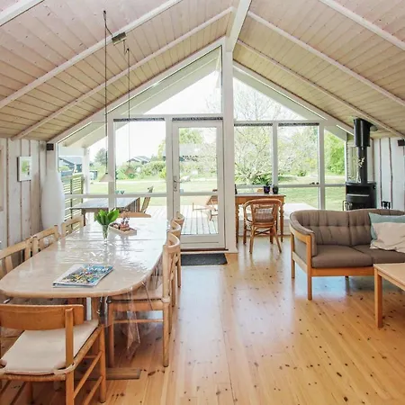 Vakantiehuis 3 Bedroom Lovely In *