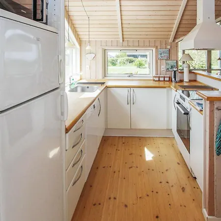 Vakantiehuis 3 Bedroom Lovely In *