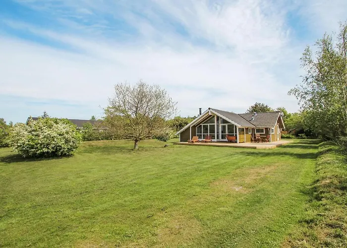 3 Bedroom Lovely In Ferienhaus *